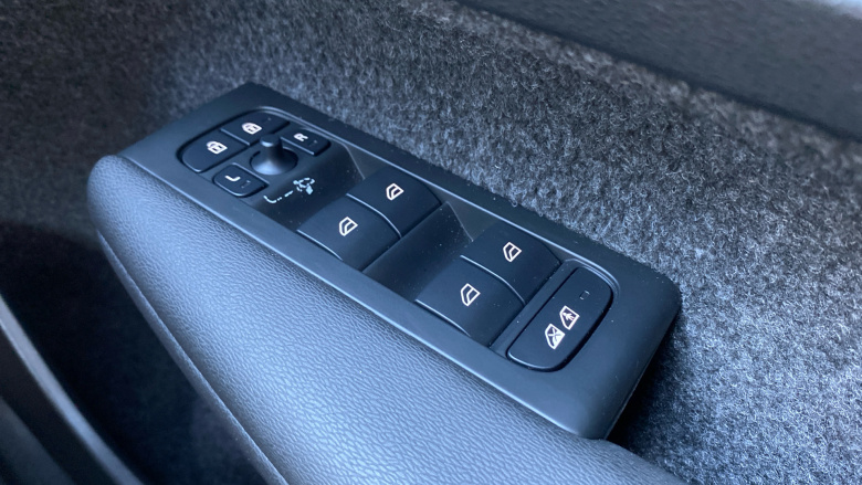 Volvo XC40 2.0 B4P Ultra Dark 5dr Auto Petrol Estate